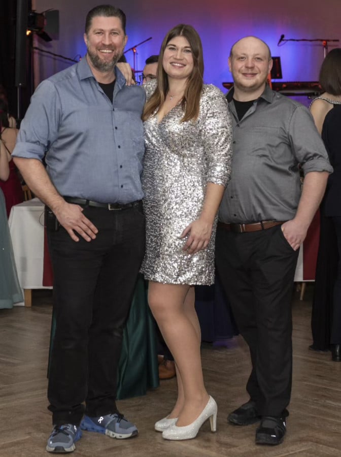 Hochzeitsband, Oktoberfestband und Eventband Out of Minga mieten / buchen, aktuelle Trio Bestzung mit Bühnenoutfit