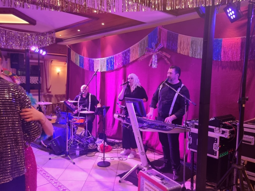 Hochzeitsband, Oktoberfestband und Eventband Out of Minga mieten / buchen, Fasching mit der Stammbesetzung als Trio