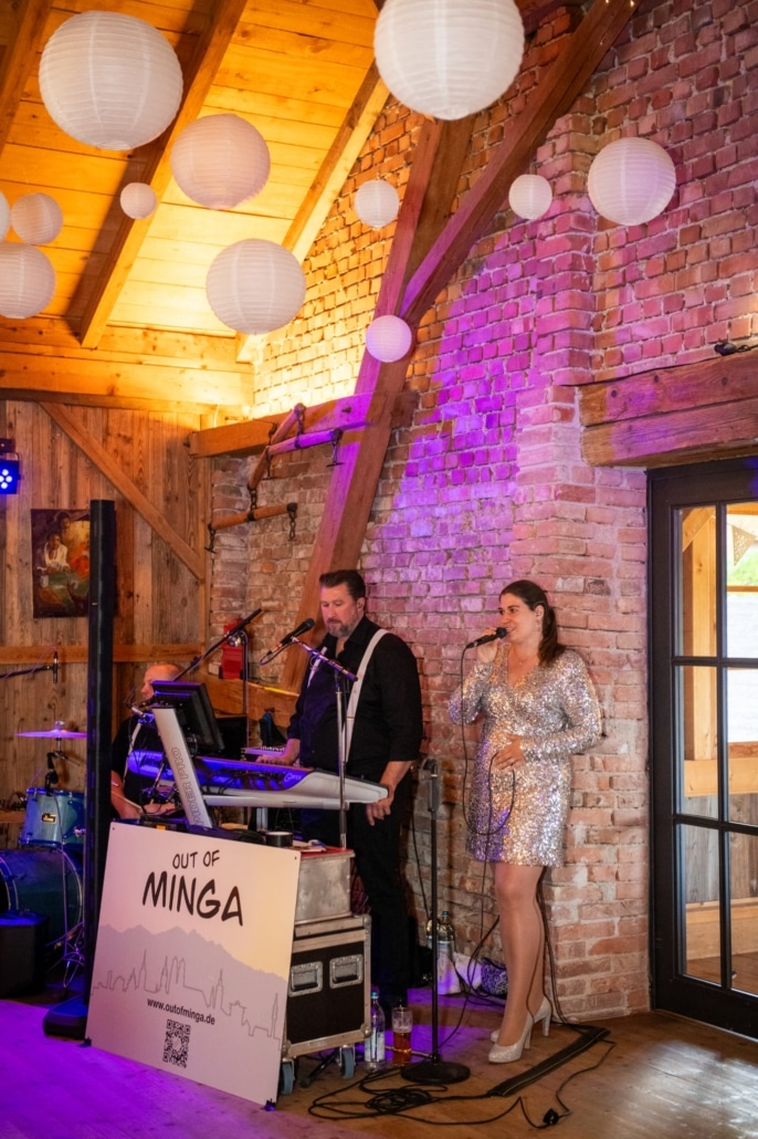 Hochzeitsband, Oktoberfestband und Eventband Out of Minga mieten / buchen, Hochzeit und Brautverzug, Trio in rustikalem Ambiente